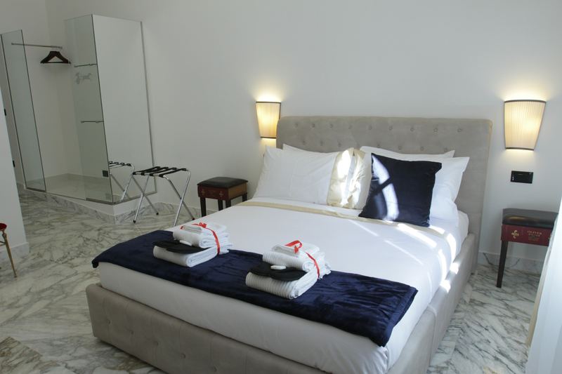 Camera con armadio vetro